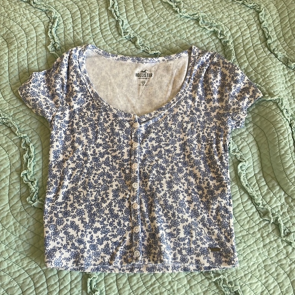 EUC Women’s XS Hollister crop top